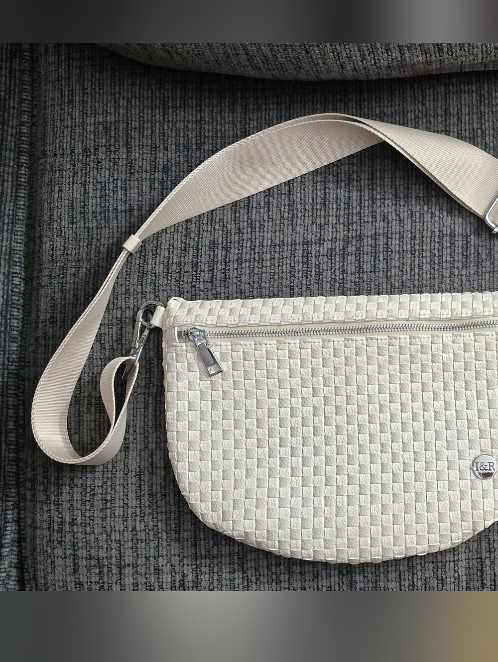 I&R Iris Day In Tessellate Bag Cream